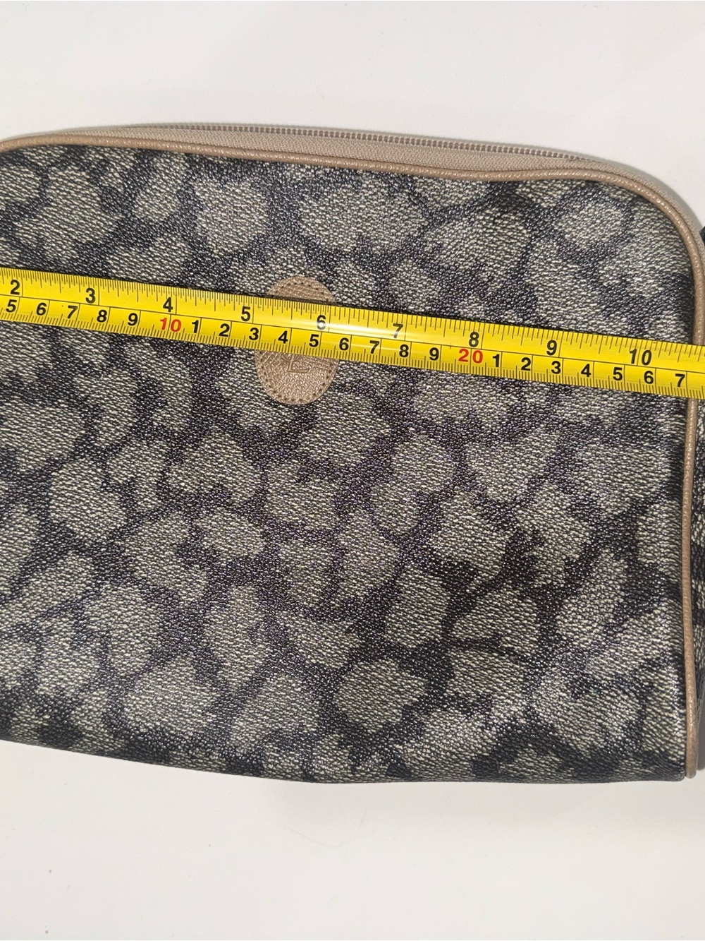YSL Giraffe Cosmetic Pouch - Picture 8 of 10